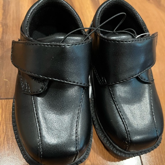 Black dress up shoes for toddlers size 4 - Picture 1 of 5